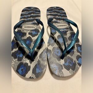 Havaianas, size 9/10 slim, blue, gray, black animal print flip flops
